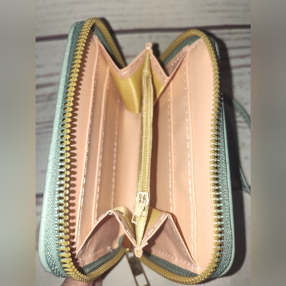 Women's Mint Green Mini Clutch Wallet - Picture 3 of 3